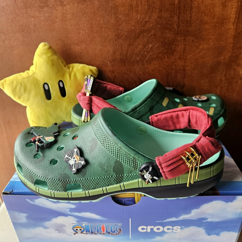 🫐Crocs x One Piece ZORO Mens Size11 **NEW IN BOX & FAST SHIPPING**